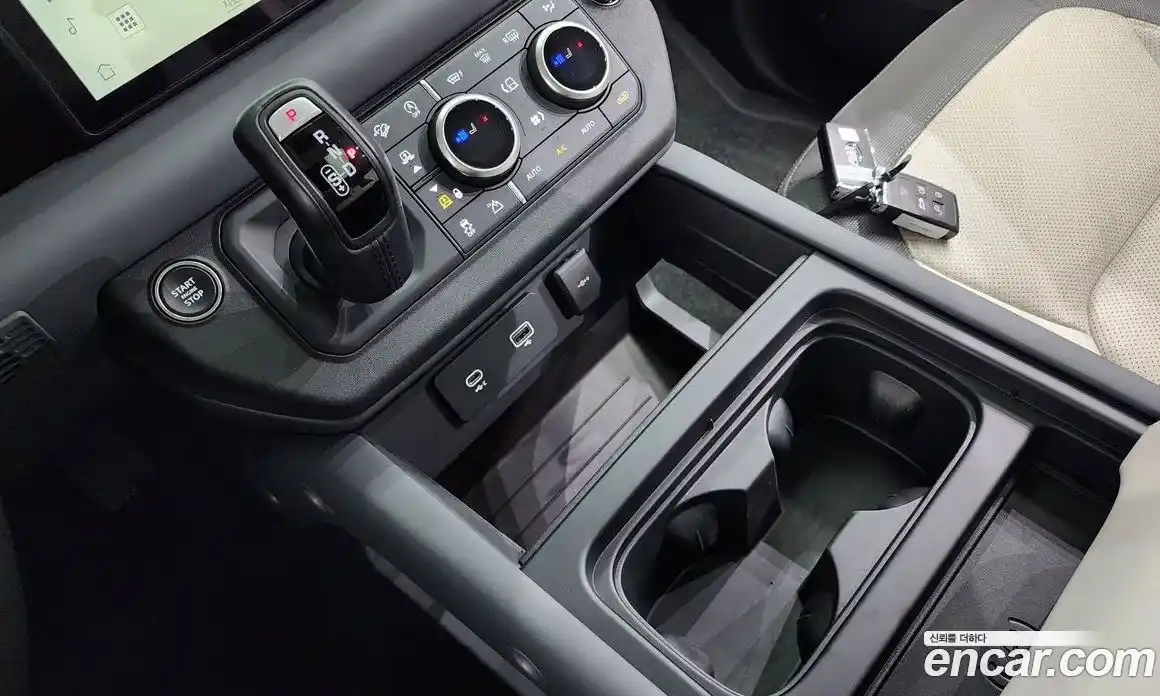 Land Rover Defender 2024 2.0 Автомат в Москве № 166095, фото 13