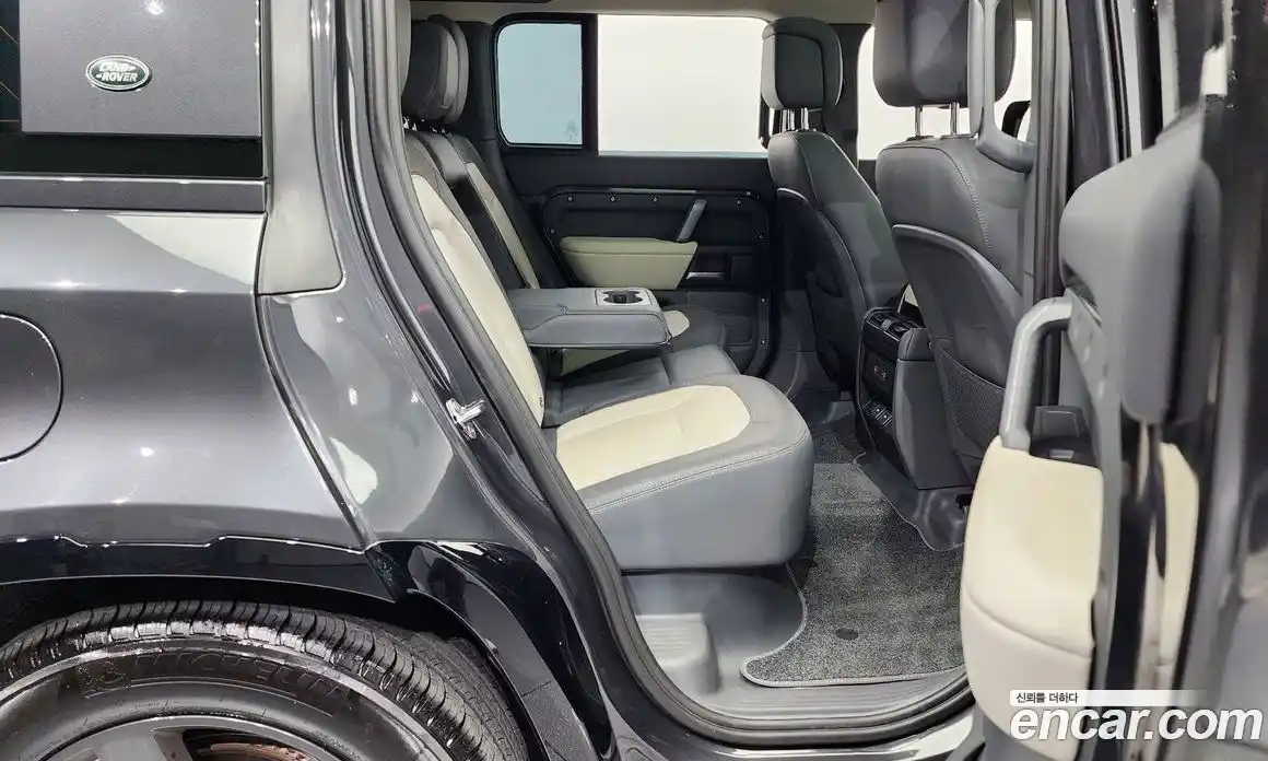 Land Rover Defender 2024 2.0 Автомат в Москве № 166095, фото 3