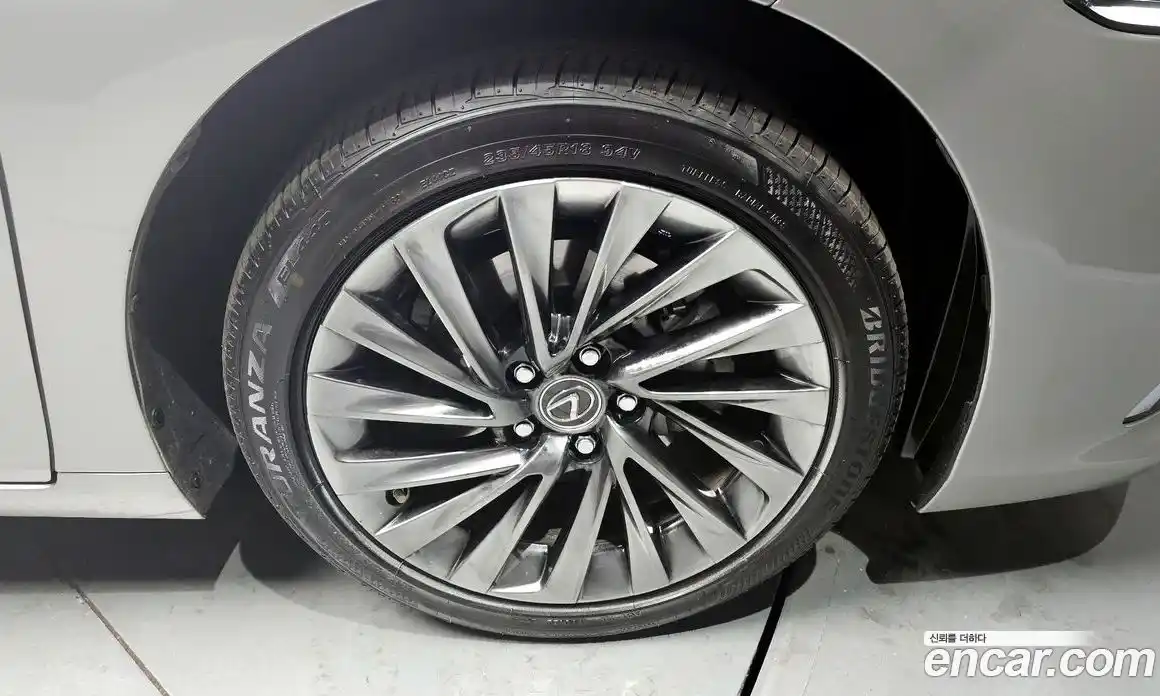 Lexus ES 2025 2.5 Автомат в Москве № 167976, фото 1