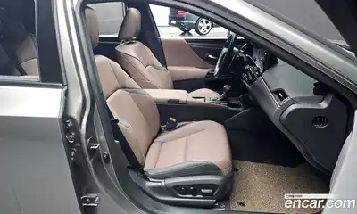 Lexus ES 2025 2.5 Автомат в Москве № 167976, миниатюра 2