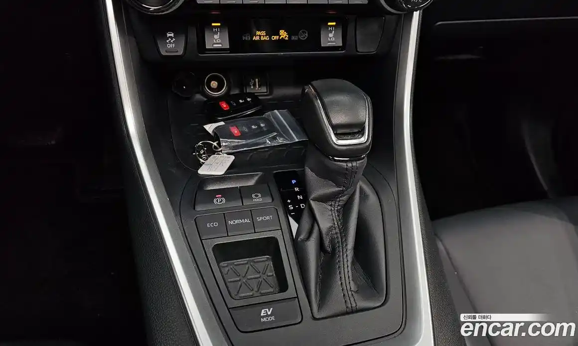 Toyota RAV4 2024 2.5 Автомат в Москве № 170212, фото 9