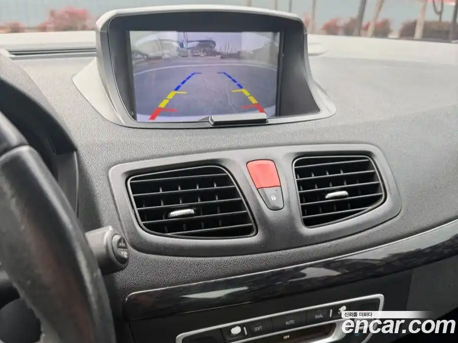 Renault SM3 2015 1.6 Автомат в Москве № 186635, фото 12