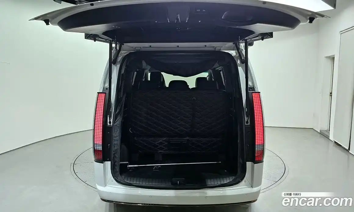 Hyundai Staria 2023 2.2 Автомат в Москве № 210780, фото 8