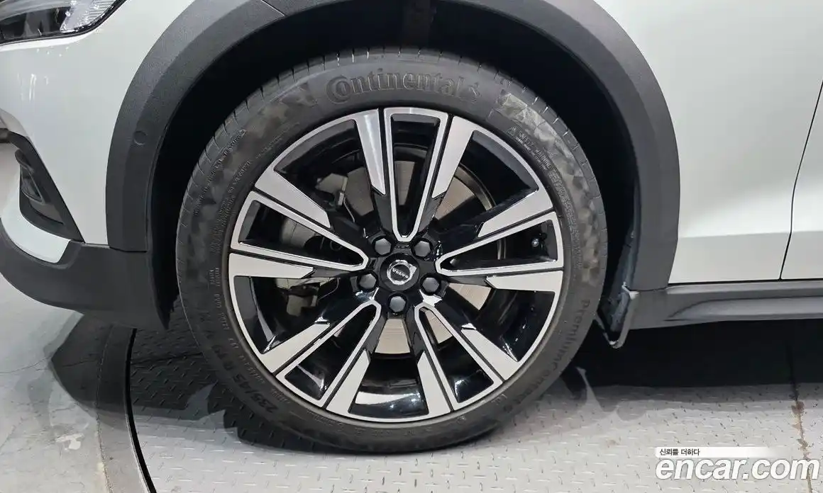 Volvo V60 2024 2.0 Автомат в Москве № 212823, фото 12