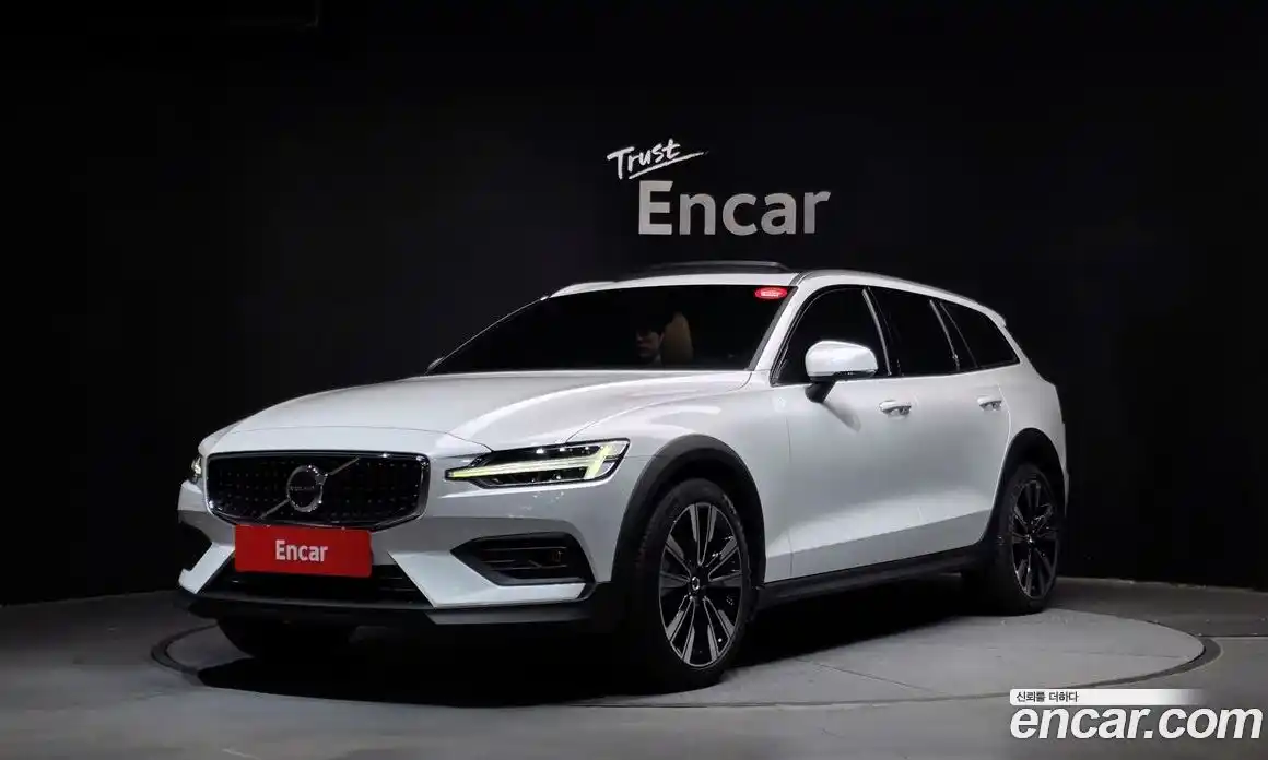 Volvo V60 2024 2.0 Автомат в Москве № 212823, фото 17