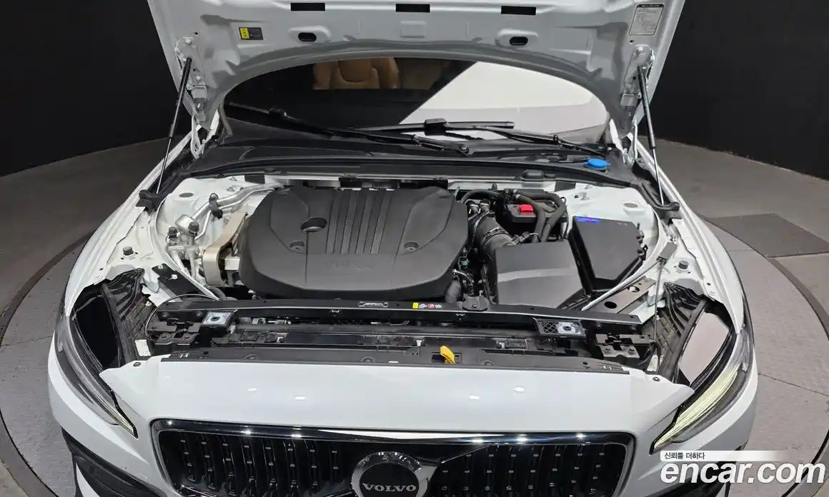 Volvo V60 2024 2.0 Автомат в Москве № 212823, фото 19