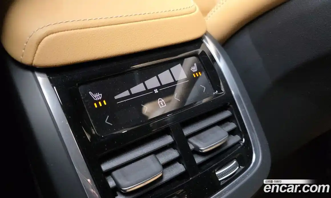 Volvo V60 2024 2.0 Автомат в Москве № 212823, фото 4