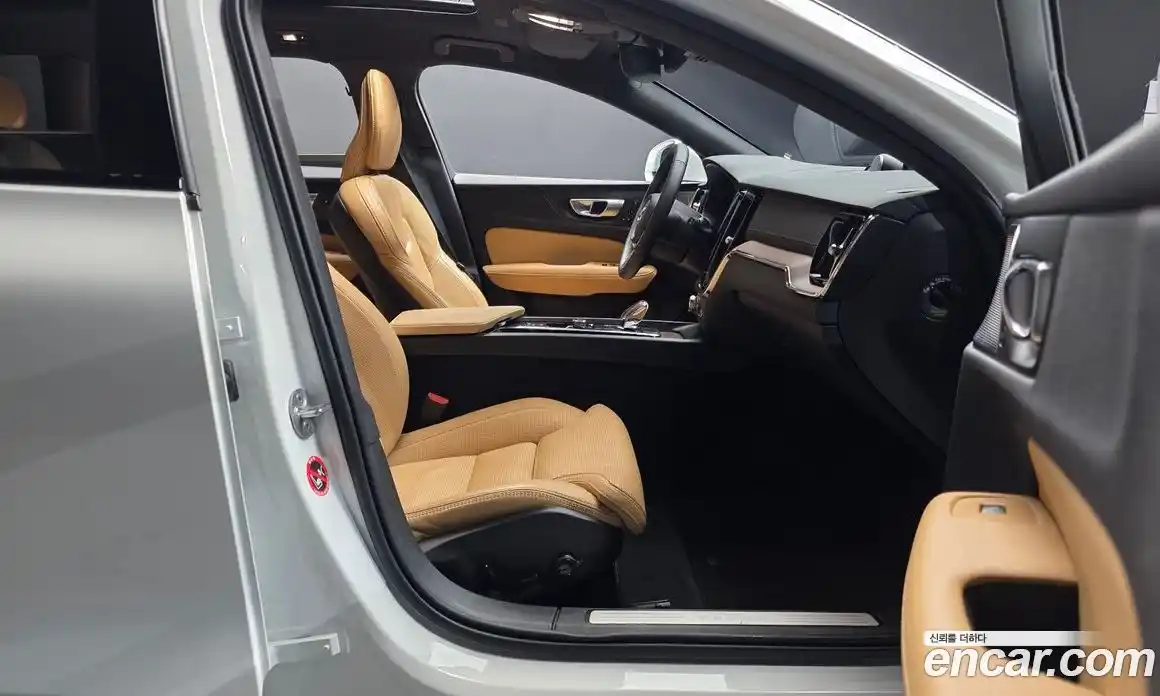 Volvo V60 2024 2.0 Автомат в Москве № 212823, фото 10