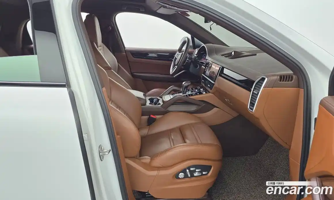 Porsche Cayenne 2021 3.0 Автомат в Москве № 213144, фото 4