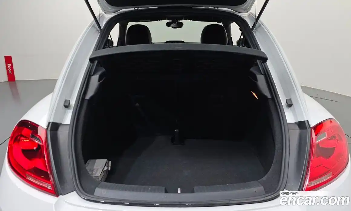 Volkswagen Beatle 2014 2.0 Автомат в Москве № 214991, фото 20