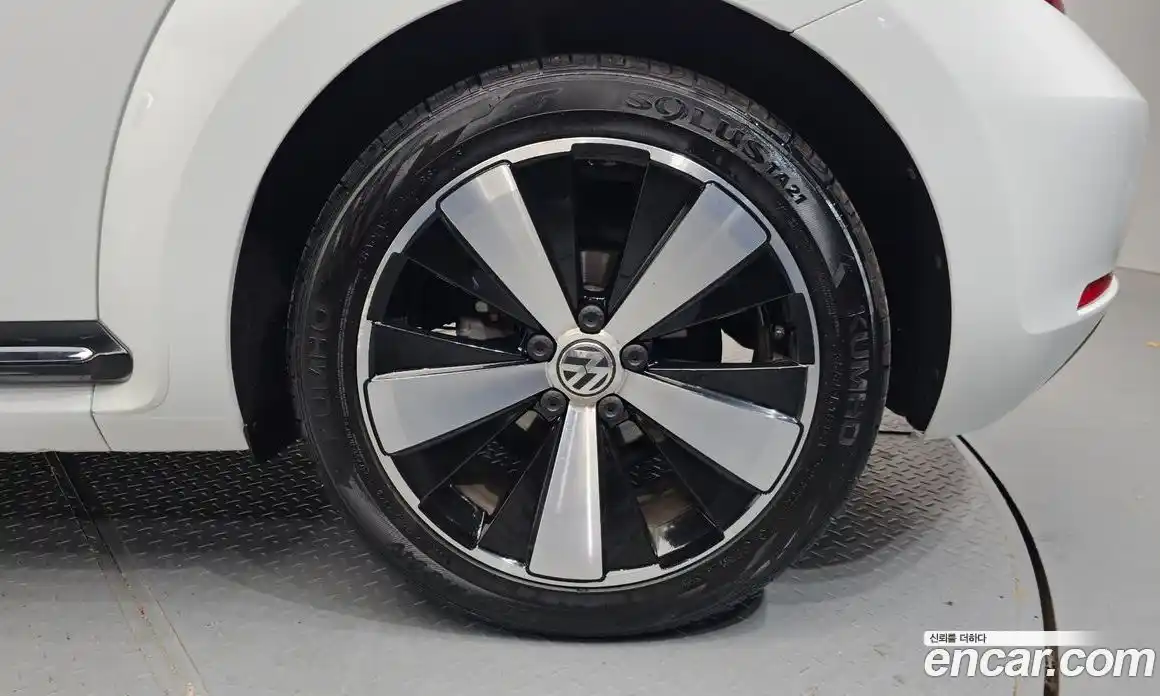 Volkswagen Beatle 2014 2.0 Автомат в Москве № 214991, фото 5