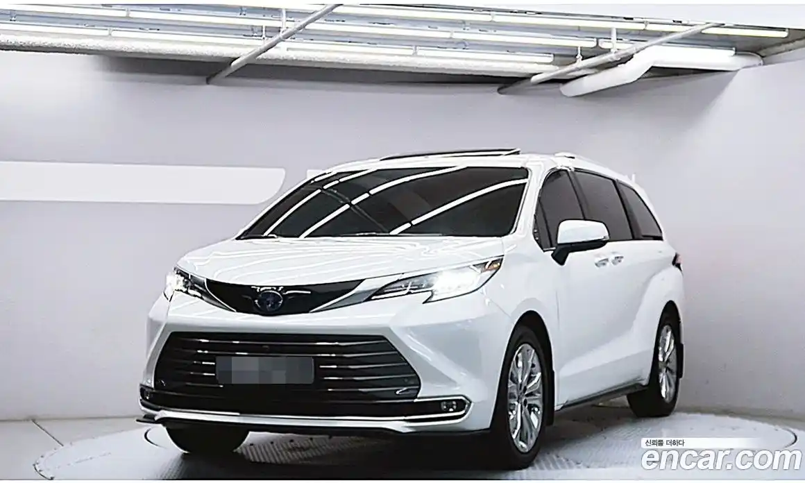 Toyota Sienna 2022 2.5 Автомат в Москве № 215624, фото 1