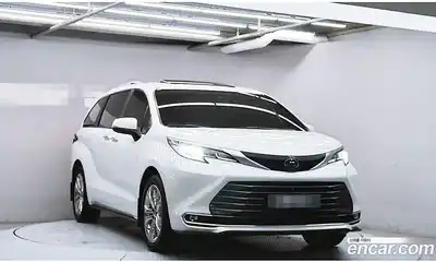 Toyota Sienna 2022 2.5 Автомат в Москве № 215624, миниатюра 2