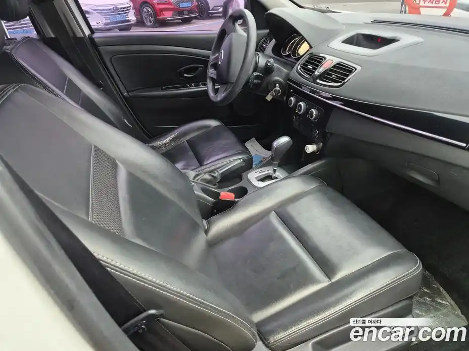 Renault SM3 2016 1.6 Автомат в Москве № 227343, фото 10