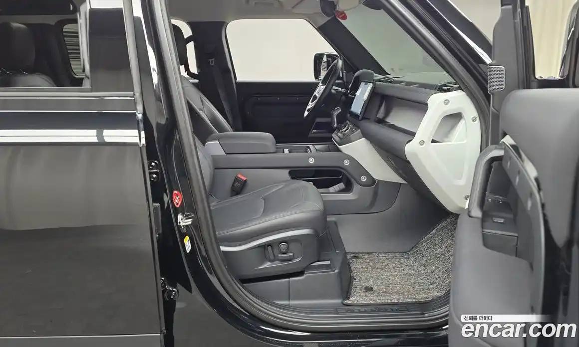 Land Rover Defender 2023 3.0 Автомат в Москве № 231241, фото 13