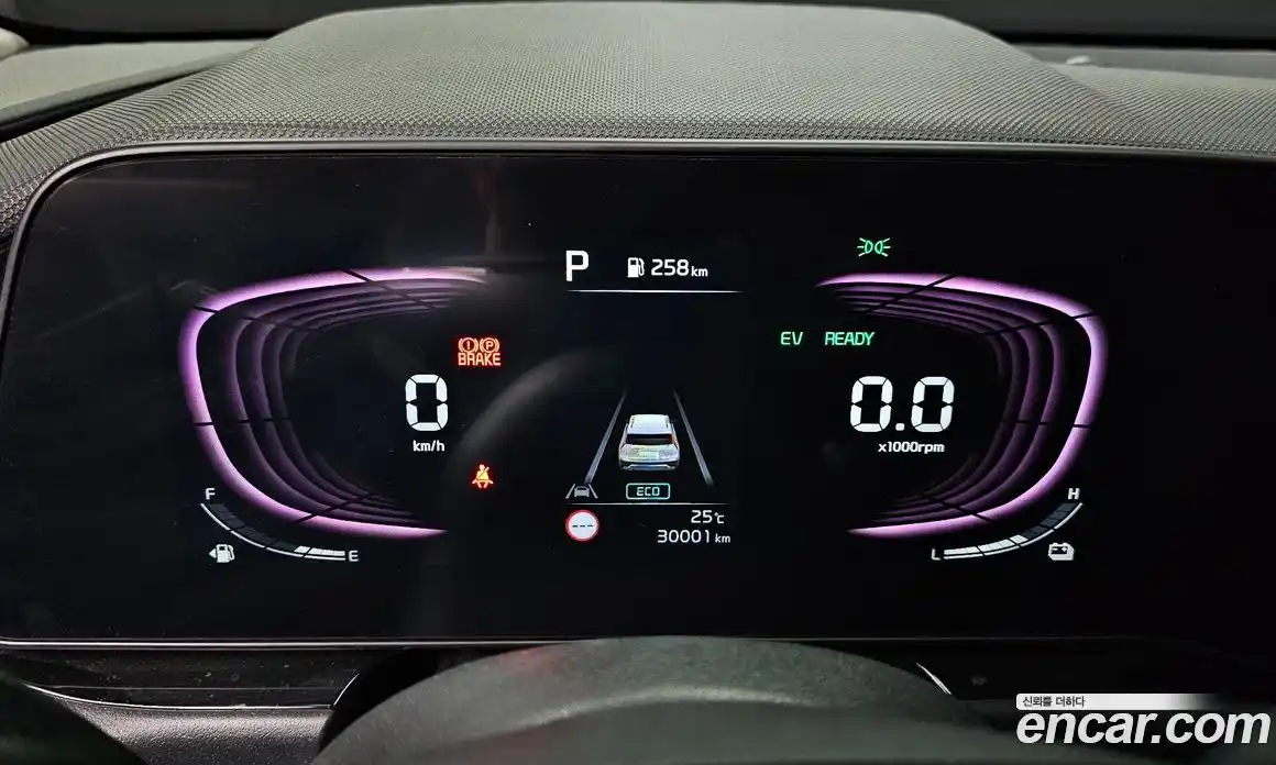 Kia Niro 2022 1.6 Автомат в Москве № 250146, фото 1