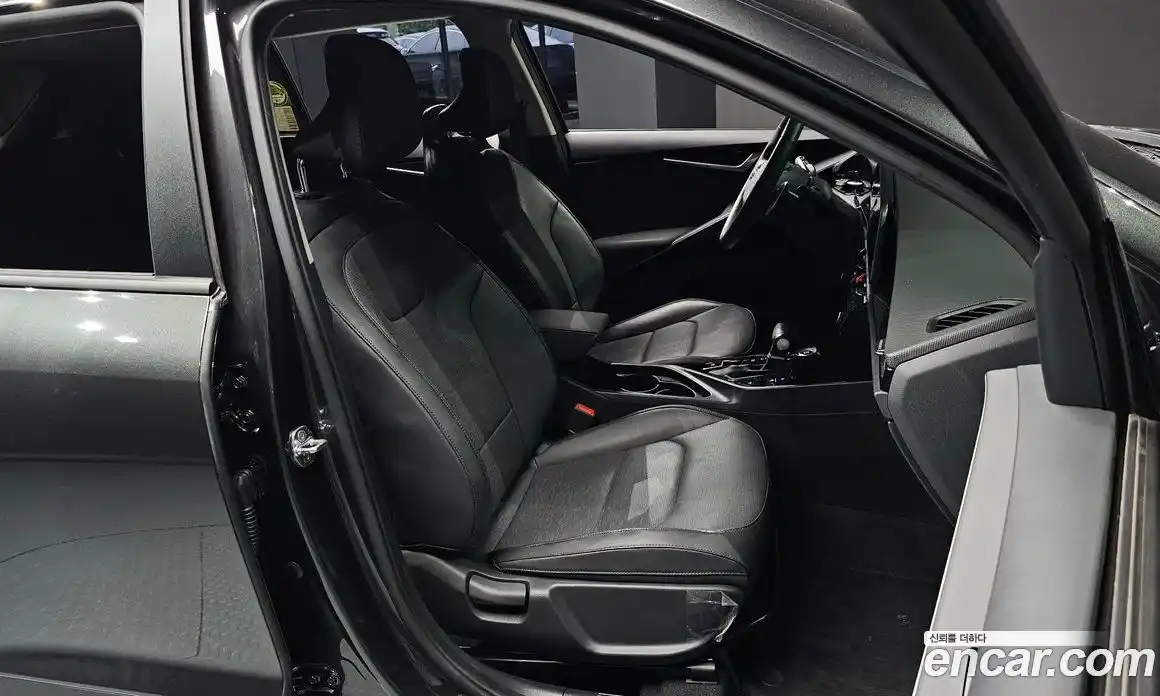 Kia Niro 2022 1.6 Автомат в Москве № 250146, фото 16