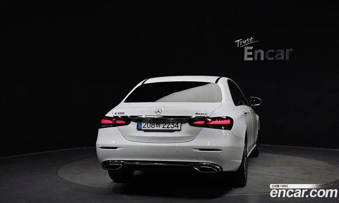 Mercedes-Benz E-Class 2022 2.0 Автомат в Москве № 262810, фото 4