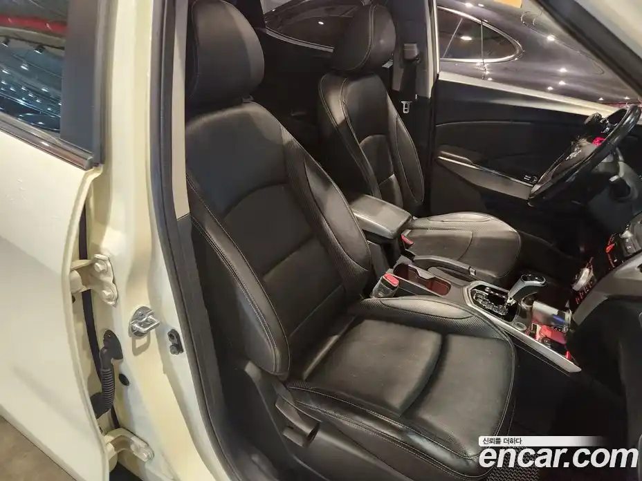 SsangYong TIBOLI 2015 1.6 Автомат в Москве № 291852, фото 11