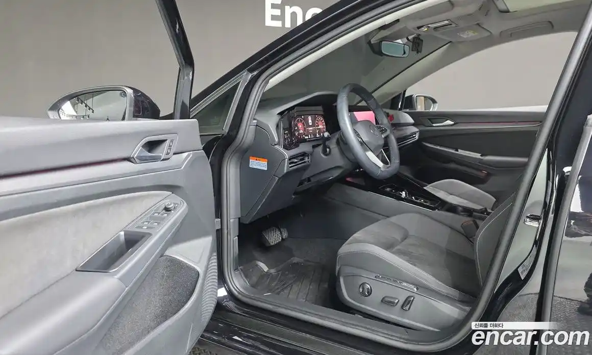 Volkswagen Golf 2023 2.0 Автомат в Москве № 329761, фото 13