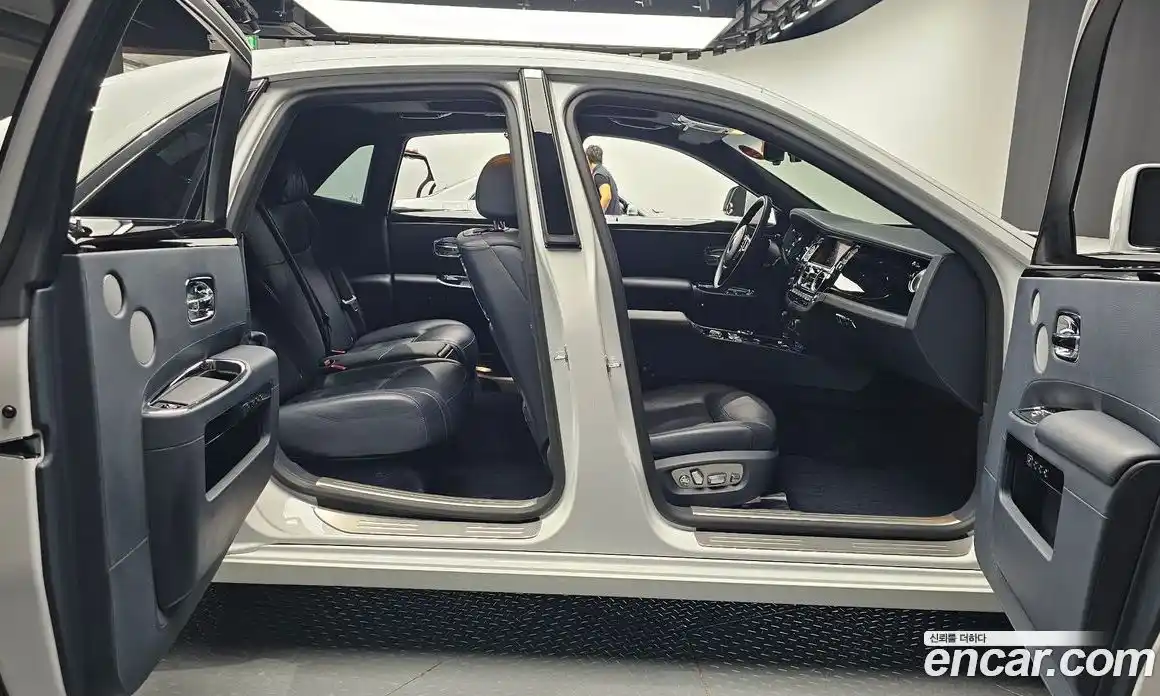 Rolls-Royce Ghost 2019 6.6 Автомат в Москве № 387376, фото 11