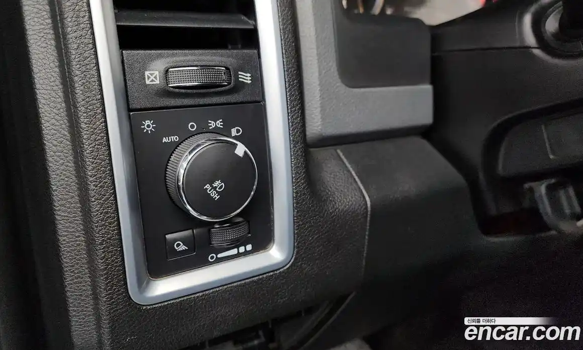 Dodge Ram Pick Up 2015 5.7 Автомат в Москве № 402616, фото 17