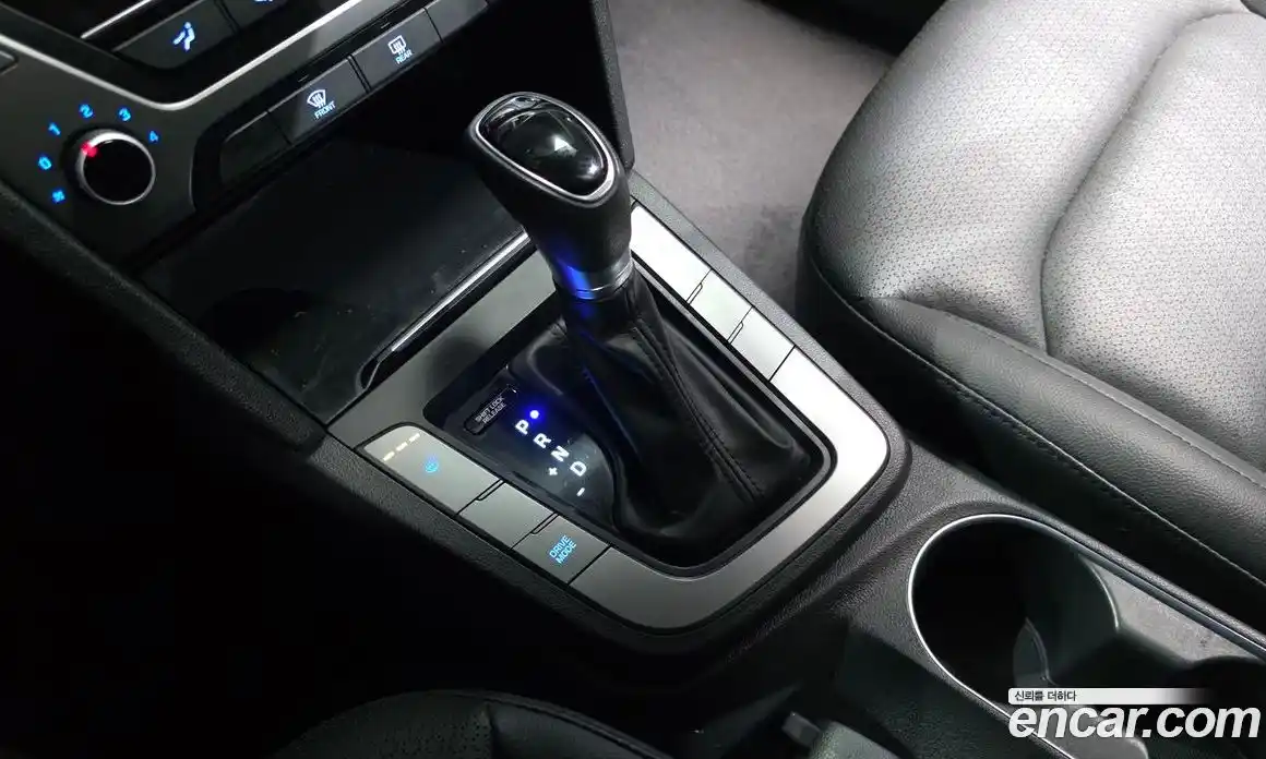 Hyundai Avante 2017 1.6 Автомат в Москве № 450475, фото 8