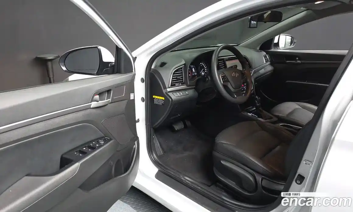 Hyundai Avante 2017 1.6 Автомат в Москве № 450475, фото 9