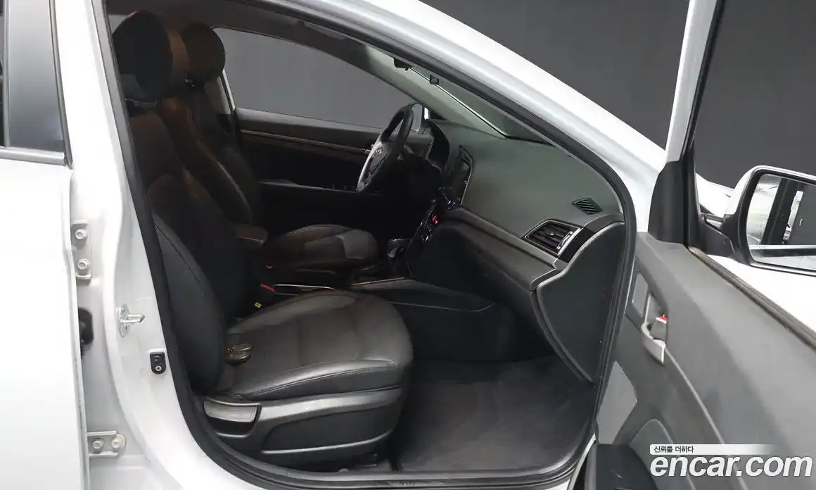 Hyundai Avante 2017 1.6 Автомат в Москве № 450475, фото 10