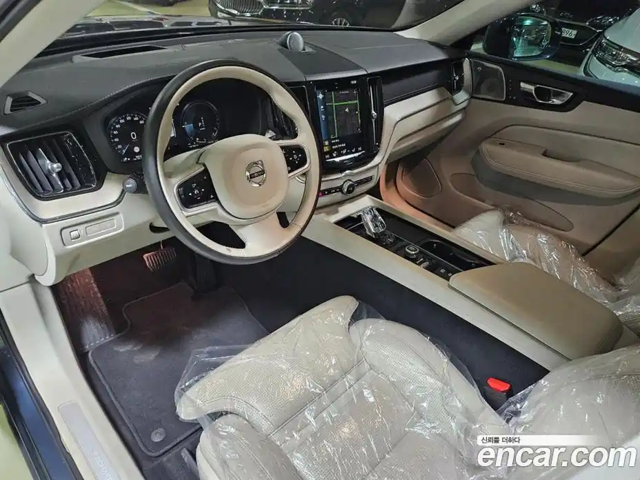 Volvo XC60 2021 2.0 Автомат в Москве № 470159, фото 11