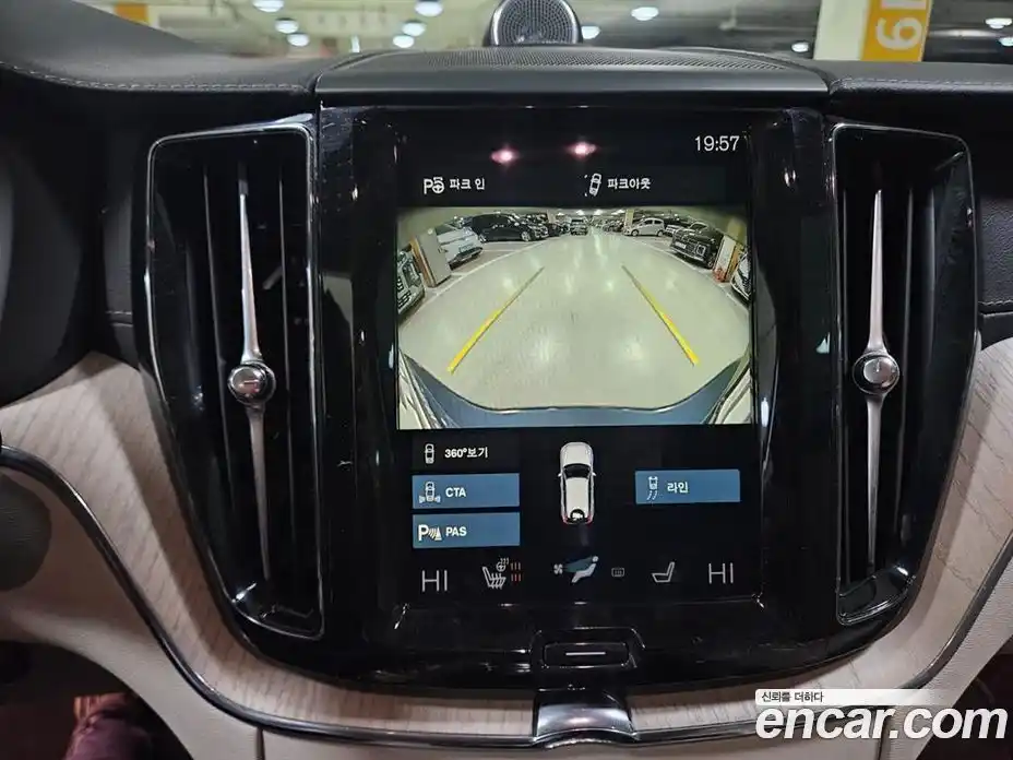 Volvo XC60 2021 2.0 Автомат в Москве № 470159, фото 9