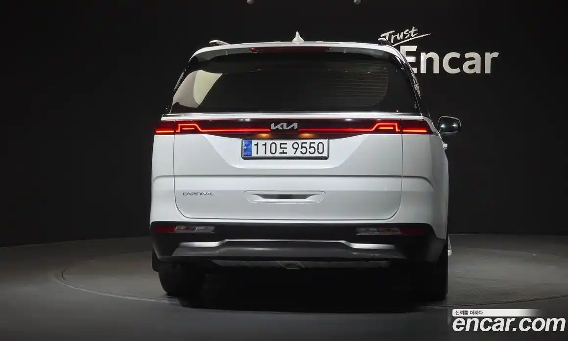 Kia Canival 2023 2.2 Автомат в Москве № 122170, фото 15