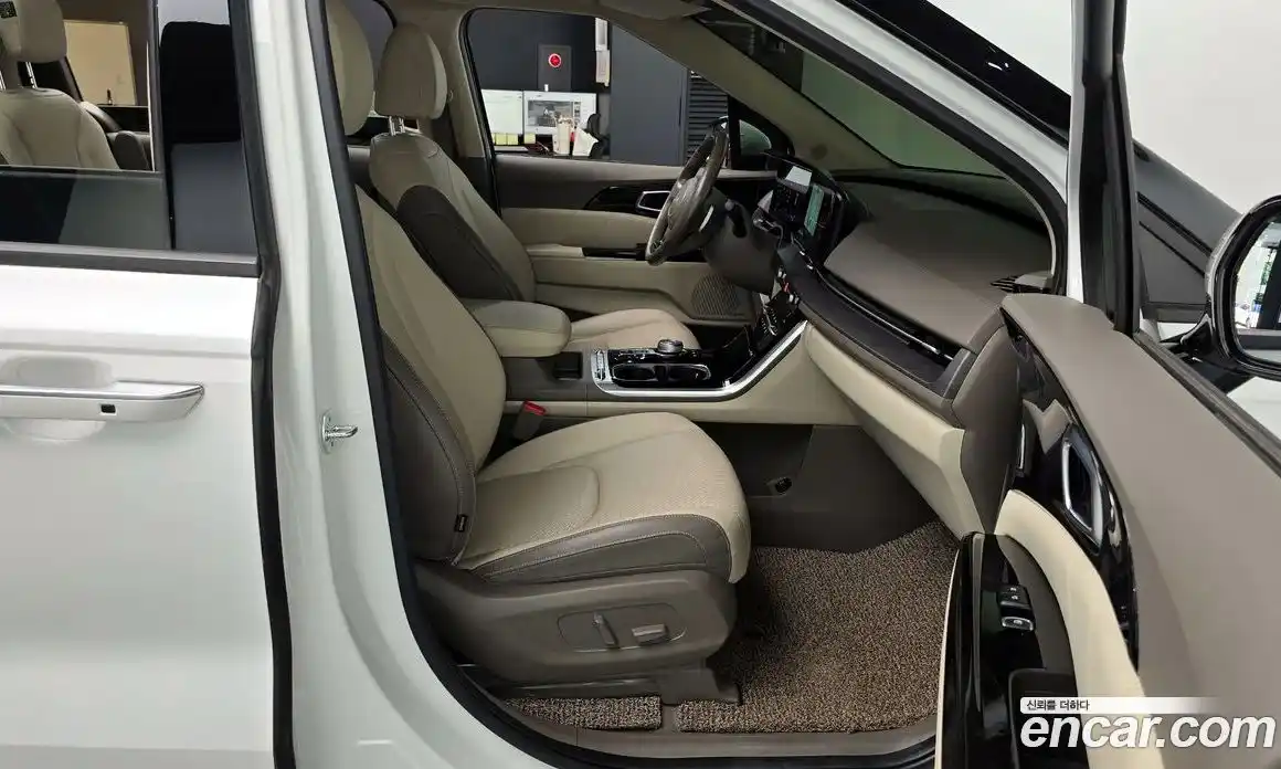 Kia Canival 2023 2.2 Автомат в Москве № 129124, фото 3