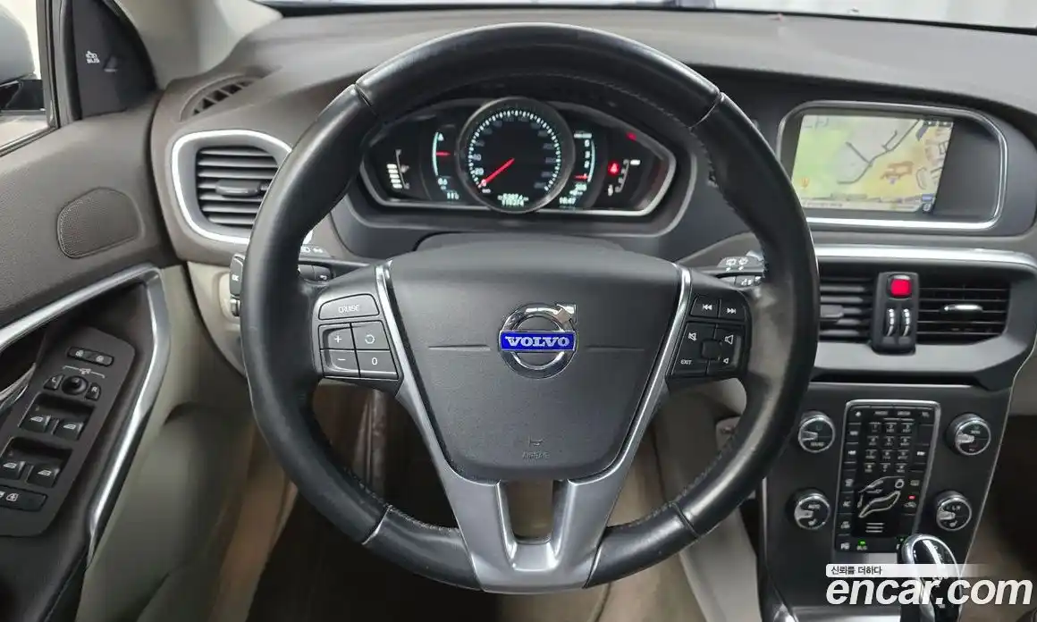 Volvo V40 2015 1.6 Автомат в Москве № 156336, фото 13