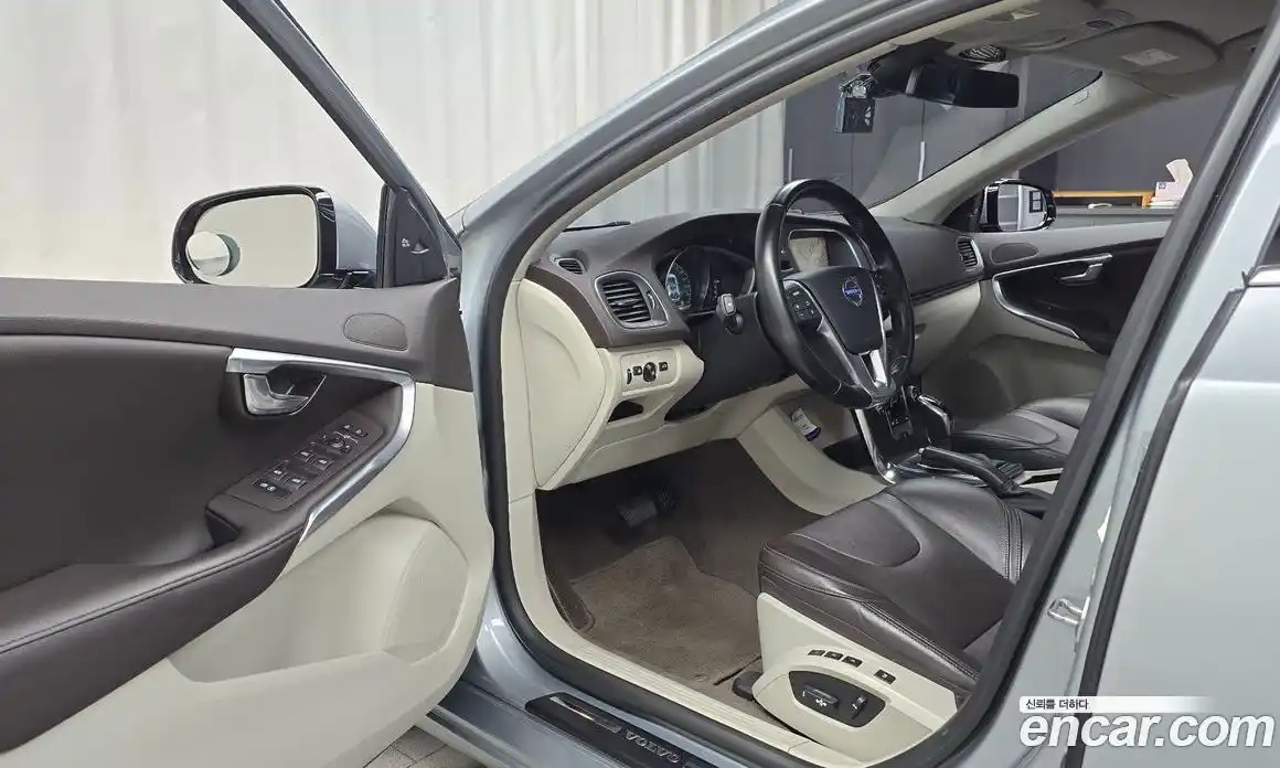 Volvo V40 2015 1.6 Автомат в Москве № 156336, фото 18