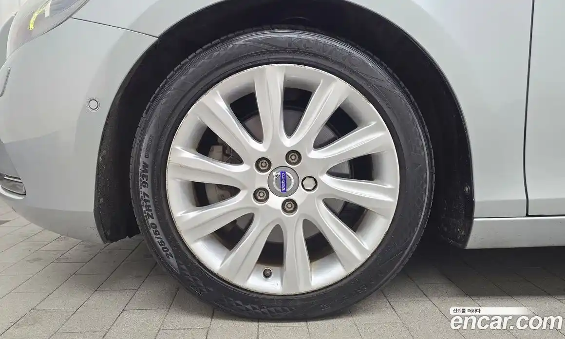 Volvo V40 2015 1.6 Автомат в Москве № 156336, фото 19