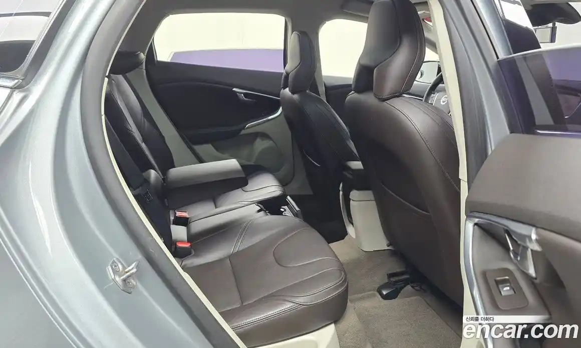 Volvo V40 2015 1.6 Автомат в Москве № 156336, фото 8