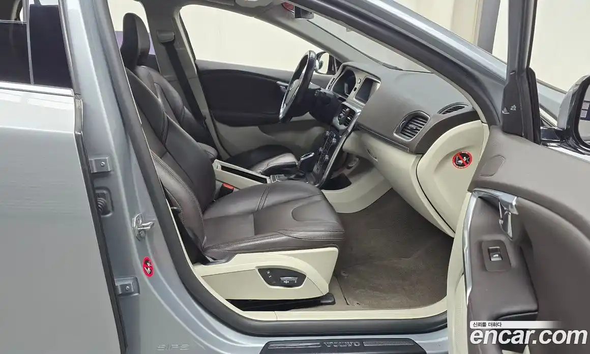 Volvo V40 2015 1.6 Автомат в Москве № 156336, фото 9