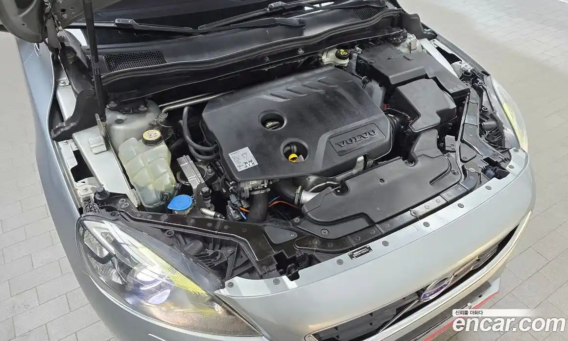 Volvo V40 2015 1.6 Автомат в Москве № 156336, фото 10