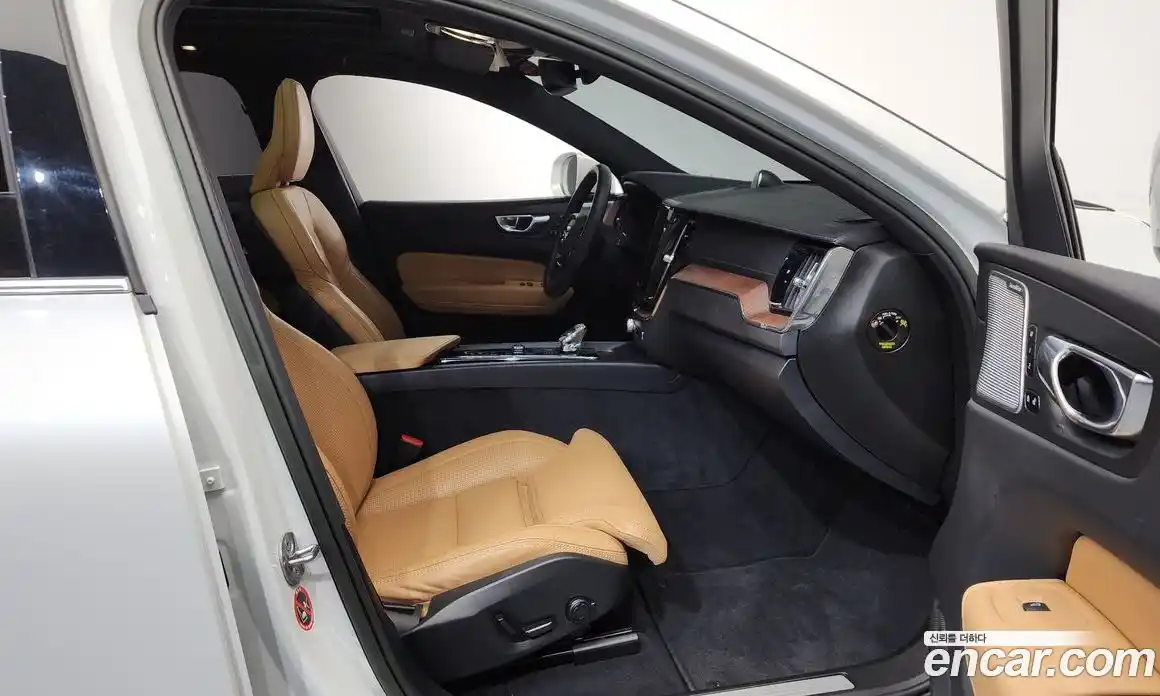 Volvo XC60 2023 2.0 Автомат в Москве № 164260, фото 12