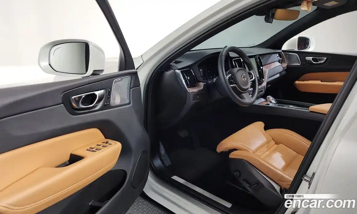 Volvo XC60 2023 2.0 Автомат в Москве № 164260, фото 6