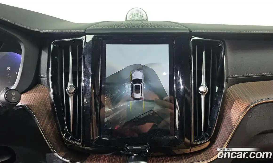 Volvo XC60 2023 2.0 Автомат в Москве № 164421, фото 3