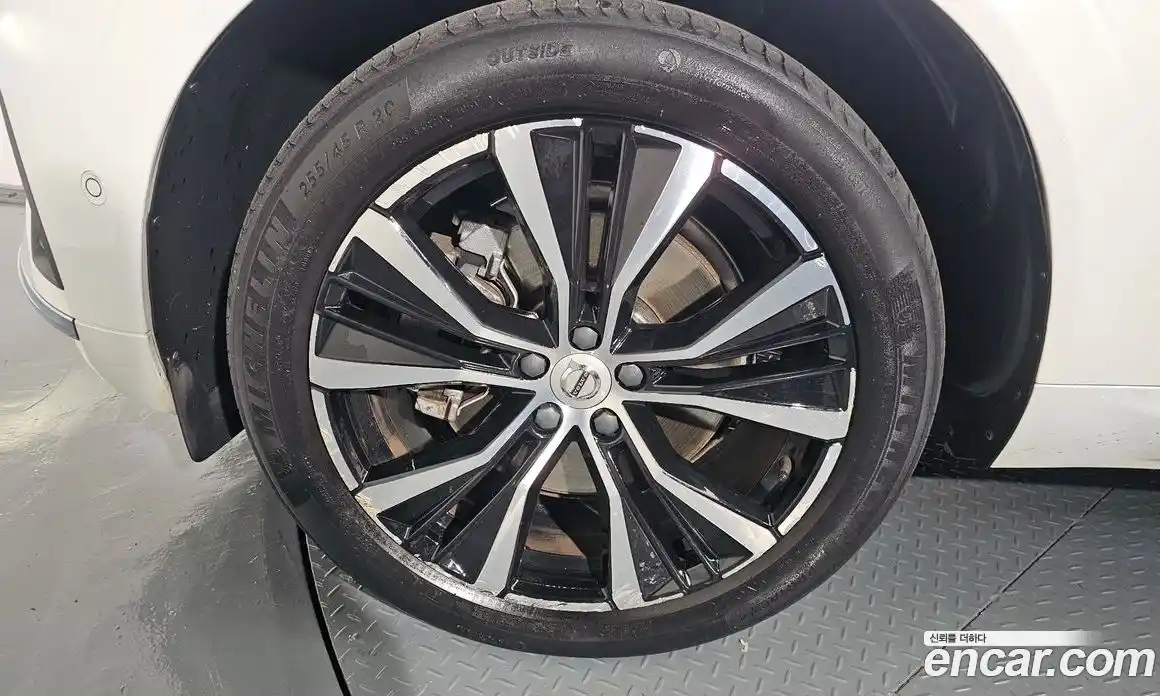 Volvo XC60 2023 2.0 Автомат в Москве № 164421, фото 5