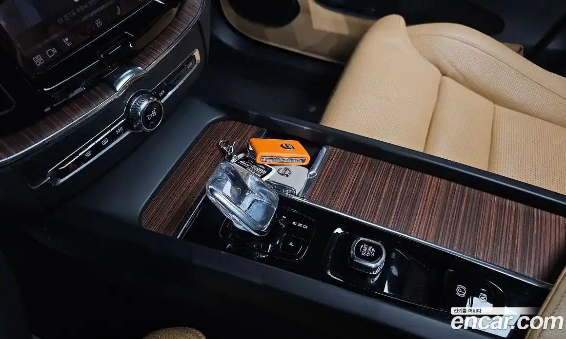 Volvo XC60 2023 2.0 Автомат в Москве № 164421, фото 9