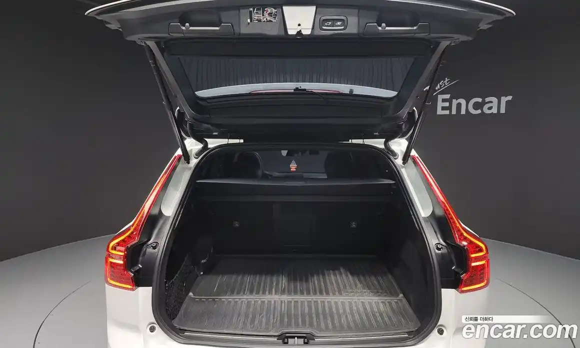 Volvo XC60 2021 2.0 Автомат в Москве № 164721, фото 10