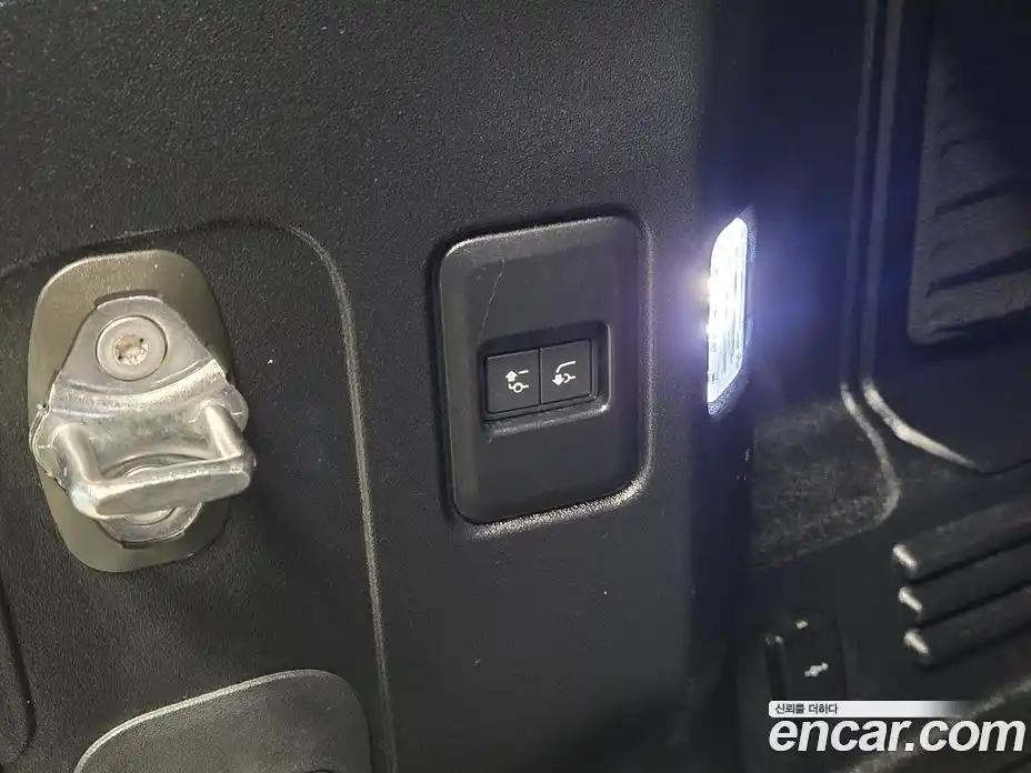 Land Rover Defender 2023 3.0 Автомат в Москве № 166018, фото 16