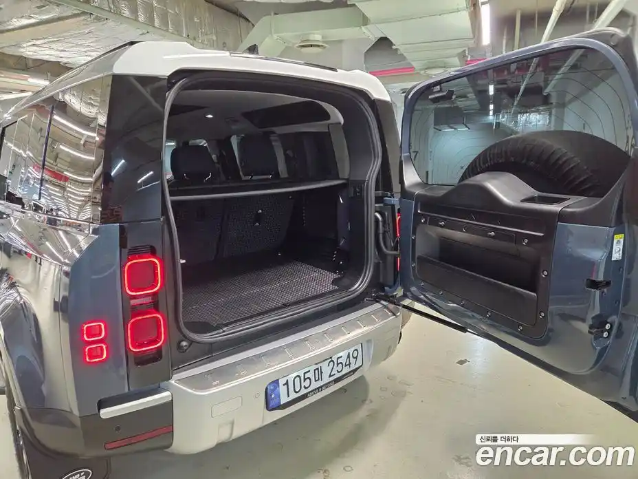 Land Rover Defender 2023 3.0 Автомат в Москве № 166018, фото 4