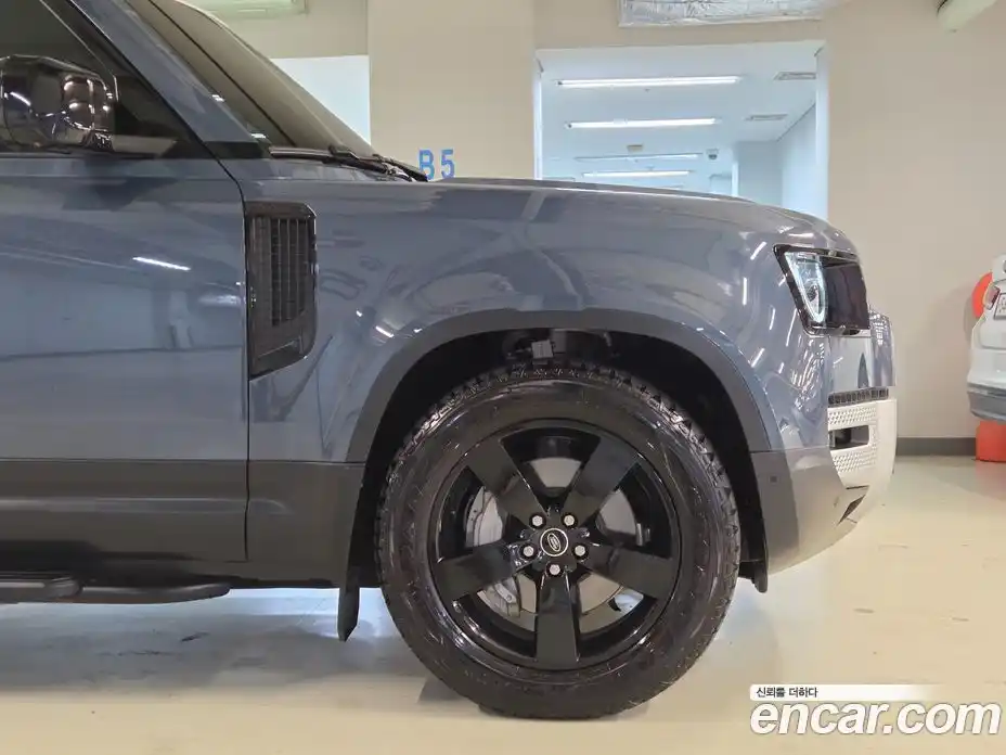 Land Rover Defender 2023 3.0 Автомат в Москве № 166018, фото 6