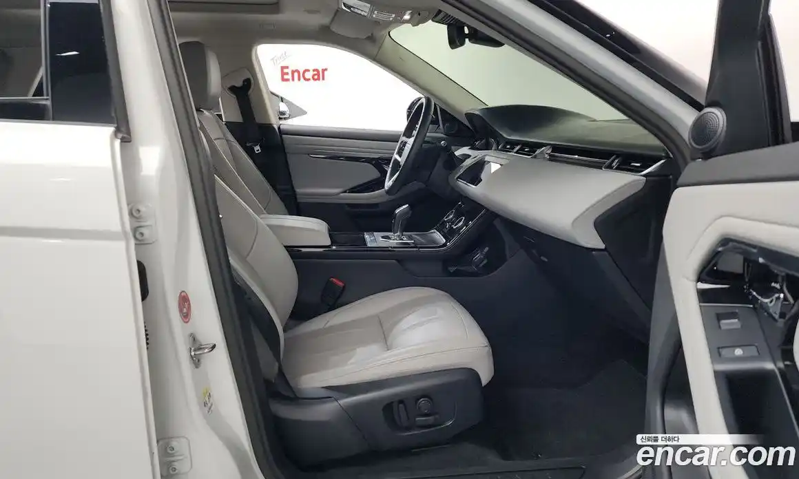 Land Rover Range-Rover Evoque 2023 2.0 Автомат в Москве № 166111, фото 11