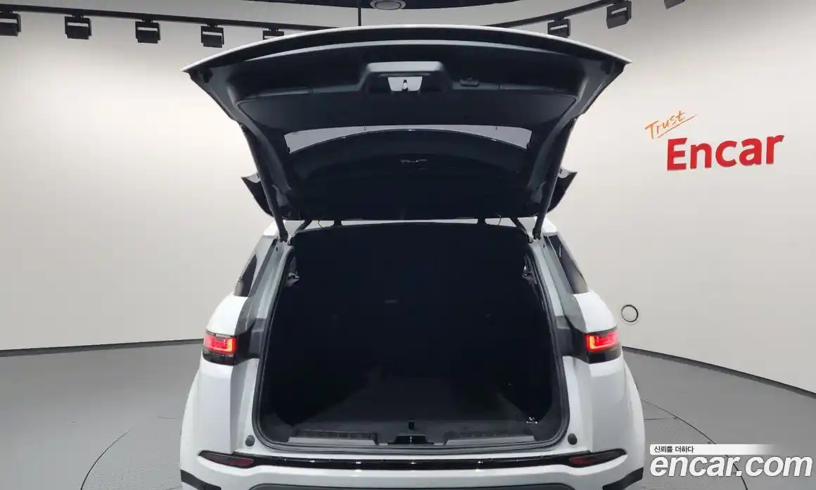 Land Rover Range-Rover Evoque 2023 2.0 Автомат в Москве № 166111, фото 20